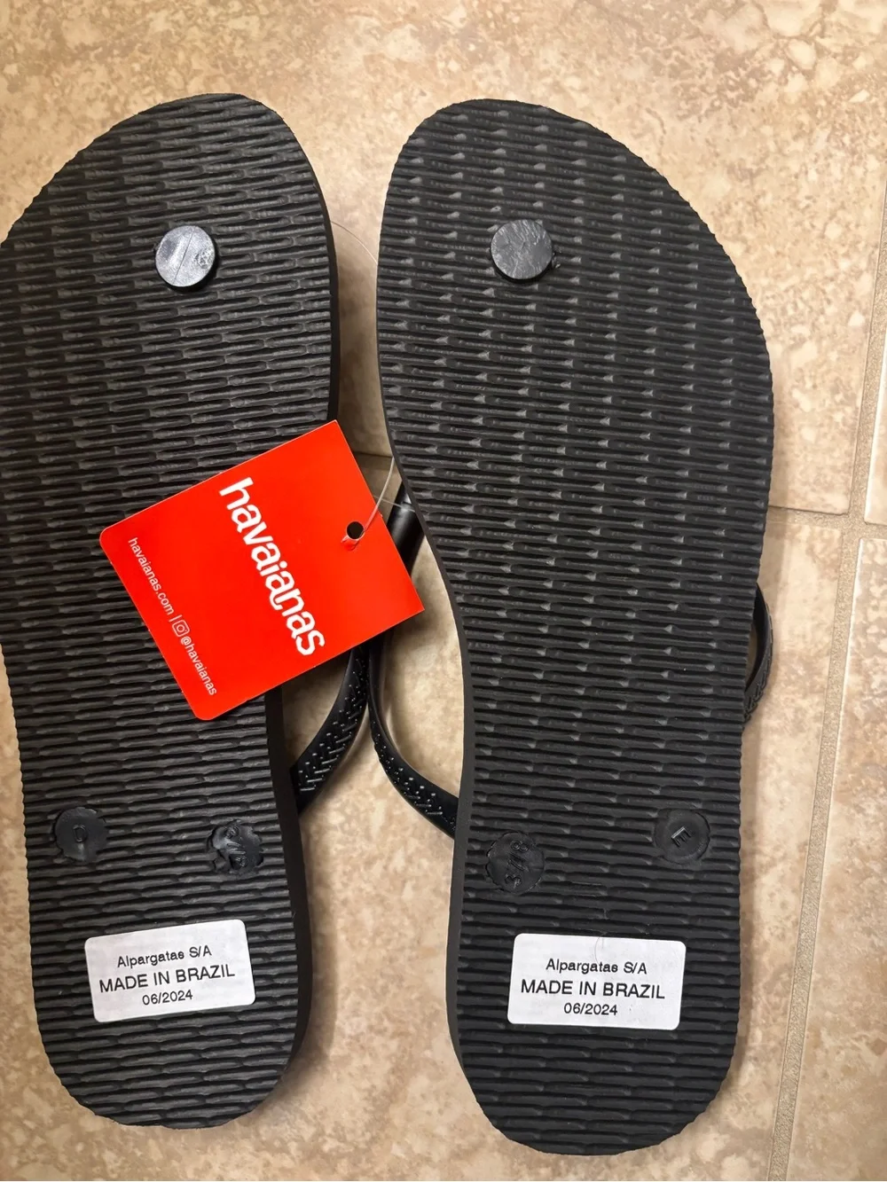 NWT Havaianas Black Slim-Strap Flip Flops - Picture 2 of 3